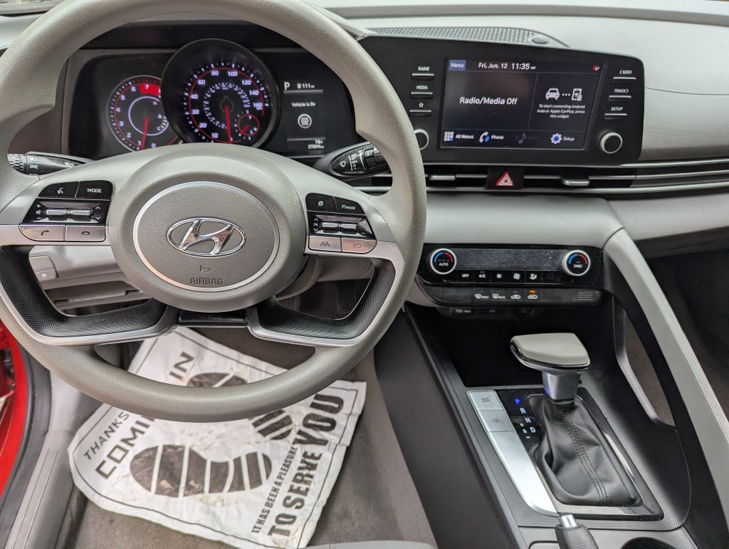 Used 2022 Hyundai Elantra SEL w/ Cargo Package FWD image 9