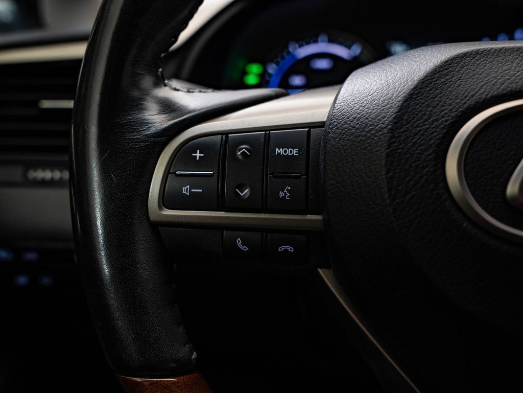 Used 2019 Lexus RX 450h AWD w/ Navigation Package image 28