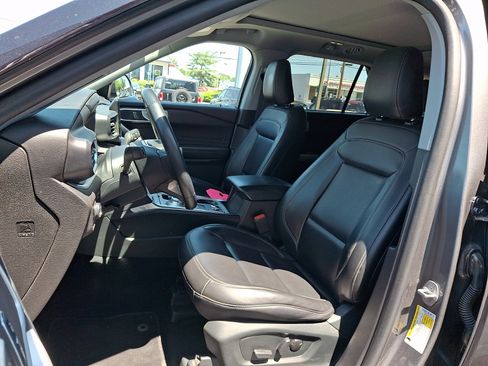 Used 2023 Ford Explorer XLT w/ Equipment Group 202A AWD/4WD image 16