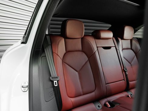 Certified 2026 Porsche Macan AWD/4WD image 29
