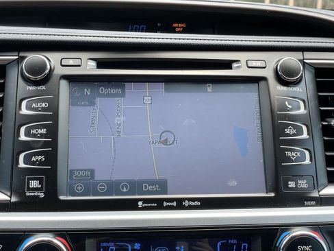 Used 2019 Toyota Highlander Limited FWD image 19