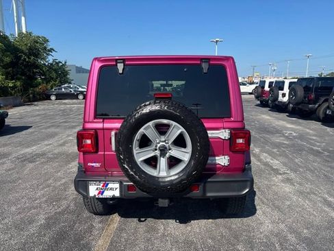 Used 2022 Jeep Wrangler Unlimited Sahara AWD/4WD image 11