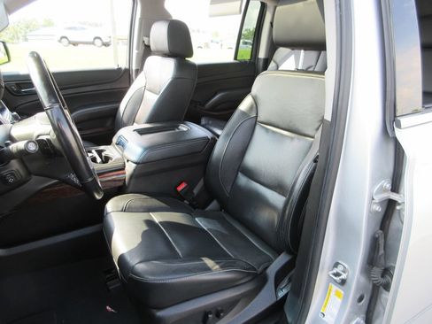 Used 2019 GMC Yukon XL SLT w/ Open Road Package AWD/4WD image 22