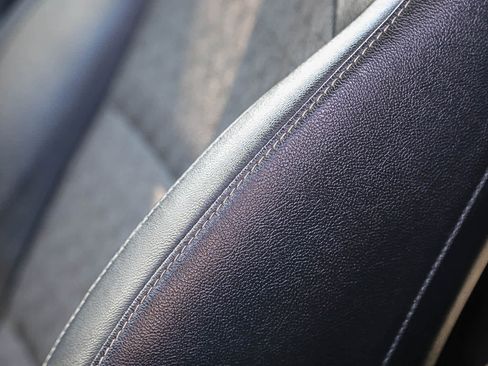 Used 2022 Kia Niro EX image 23