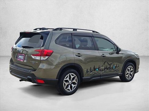 Used 2024 Subaru Forester Premium image 5