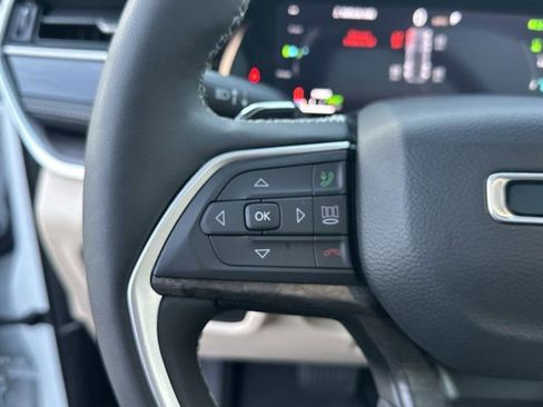 Used 2023 Jeep Grand Cherokee 4WD 4xe image 30