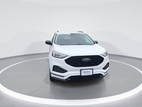 Used 2022 Ford Edge SE w/ Black Appearance Package image 3