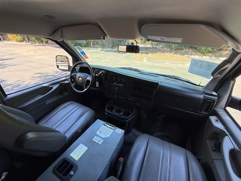 Used 2015 Chevrolet Express 2500 RWD image 15