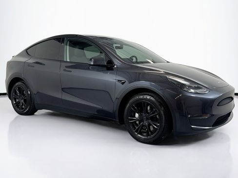 Used 2024 Tesla Model Y Long Range image 4