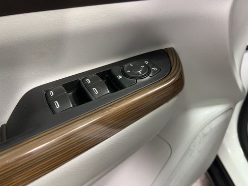 Used 2020 GMC Acadia SLE FWD image 21