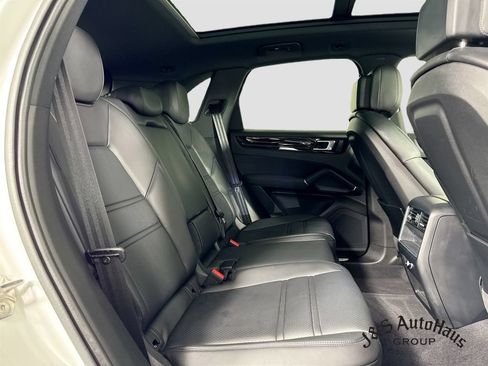 Used 2023 Porsche Cayenne w/ Premium Package AWD/4WD image 35
