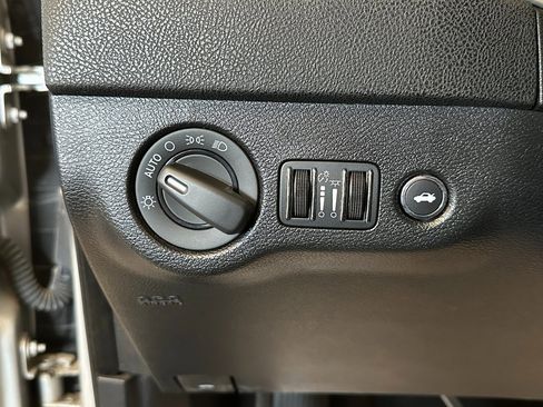 Used 2019 Dodge Charger SXT w/ Leather Interior Group image 17