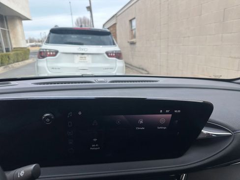 Used 2025 Buick Envista Sport Touring image 14