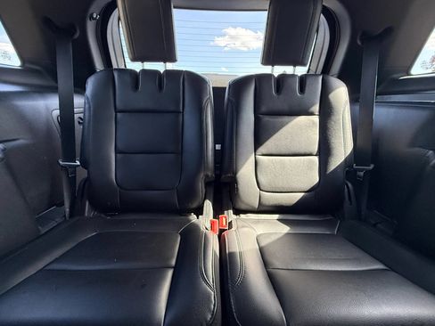 Used 2017 Ford Explorer XLT w/ Equipment Group 202A AWD/4WD image 23