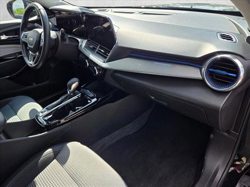 Used 2025 Chevrolet Trax LT w/ LT Convenience Package image 19