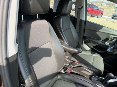 Used 2022 Chevrolet Trax LT w/ LT Convenience Package image 29