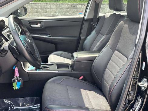 Used 2016 Toyota Camry SE w/ Moonroof Package FWD image 22