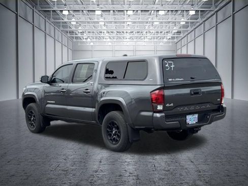 Used 2022 Toyota Tacoma SR5 AWD/4WD image 16