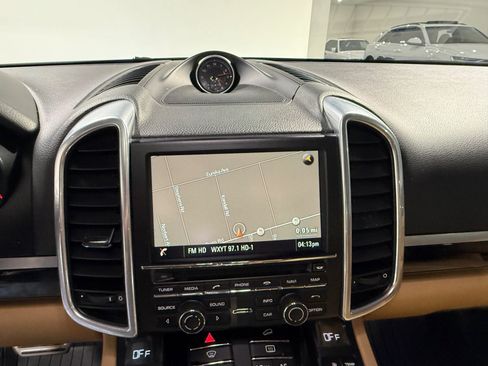 Used 2016 Porsche Cayenne S AWD/4WD image 22