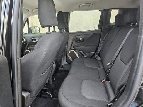 Used 2015 Jeep Renegade Latitude FWD image 28