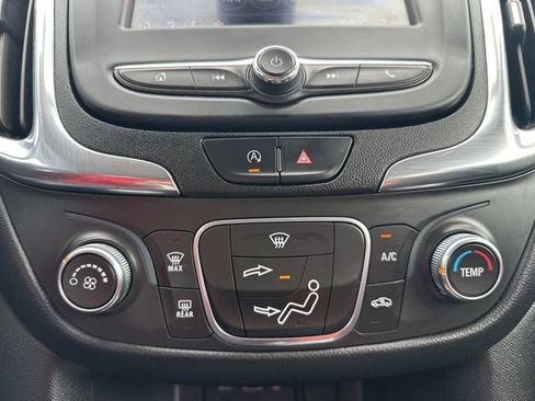 Used 2022 Chevrolet Equinox LT AWD/4WD image 17