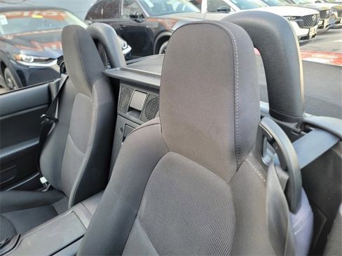 Used 2015 MAZDA MX-5 Miata Sport image 11