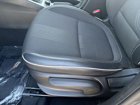 Certified 2025 Hyundai Venue Limited FWD image 9