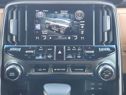 Used 2025 Lexus LX 600 4WD w/ Luxury Package image 23