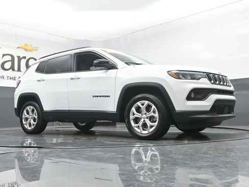 Used 2024 Jeep Compass Latitude AWD/4WD image 2