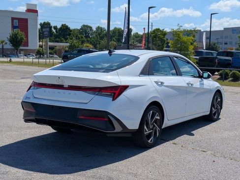 Used 2025 Hyundai Elantra SEL FWD image 3