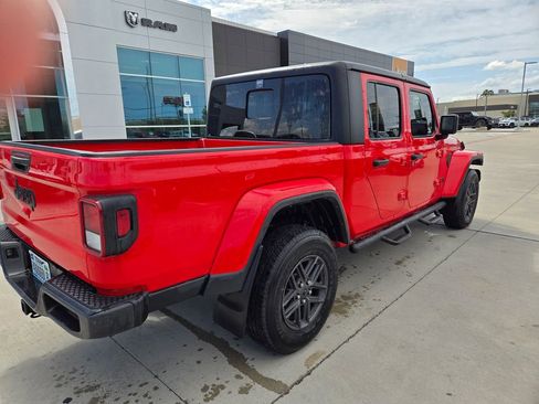 Used 2024 Jeep Gladiator Sport AWD/4WD image 3