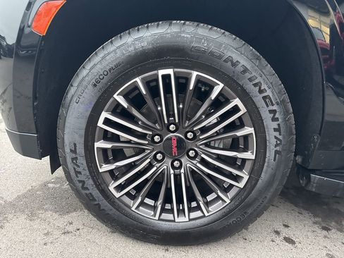 Used 2022 GMC Yukon XL SLT w/ SLT Premium Package image 32