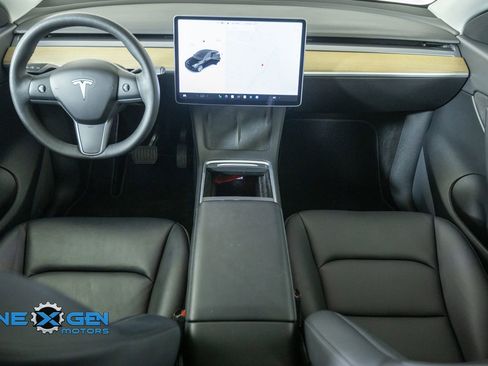 Used 2022 Tesla Model Y Long Range AWD/4WD image 28