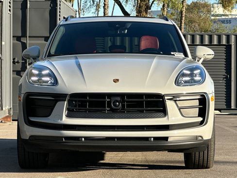 Used 2025 Porsche Macan image 11
