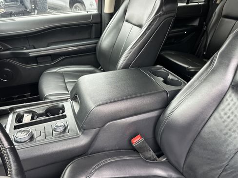 Used 2024 Ford Expedition XLT image 15