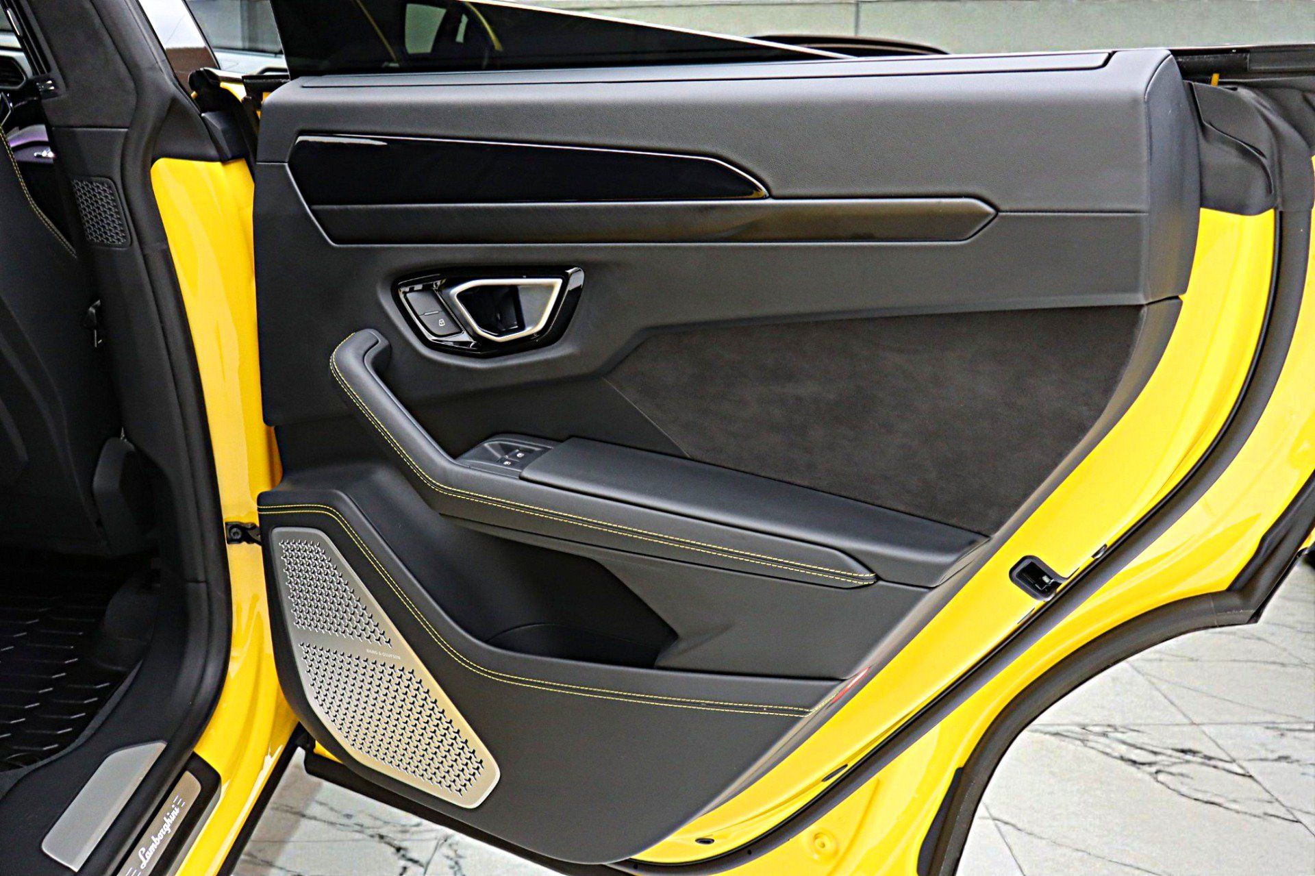 Used 2022 Lamborghini Urus AWD/4WD image 51
