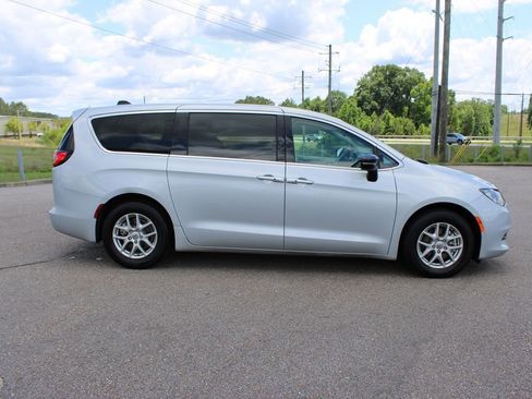 Used 2024 Chrysler Voyager LX FWD image 19