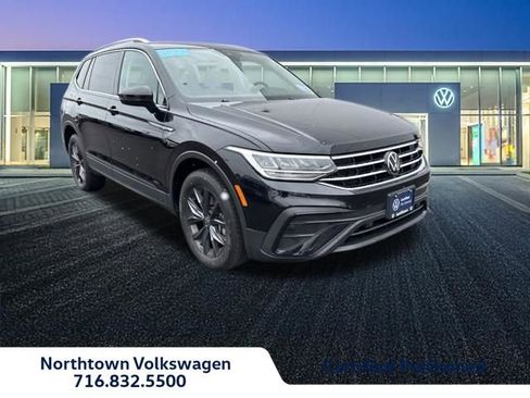 Used 2022 Volkswagen Tiguan SE image 1