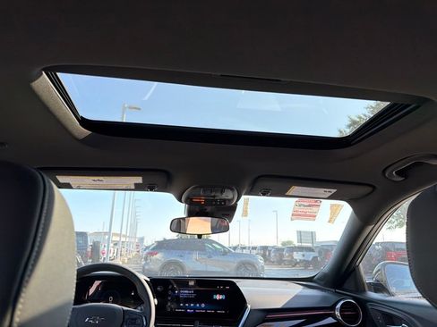 New 2026 Chevrolet Trax RS w/ Sunroof Package FWD image 15