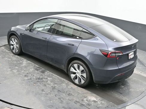 Used 2023 Tesla Model Y Long Range image 39