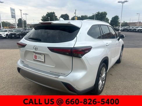 Certified 2024 Toyota Highlander Platinum AWD/4WD image 14