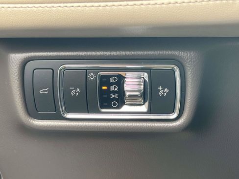 Used 2022 Lincoln Aviator Standard w/ Premium Package image 20