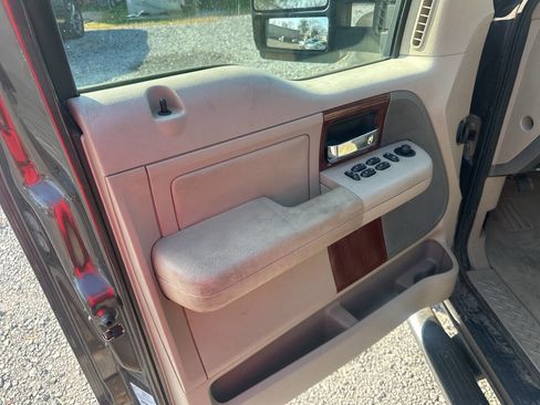 Used 2005 Ford F150 Lariat image 9