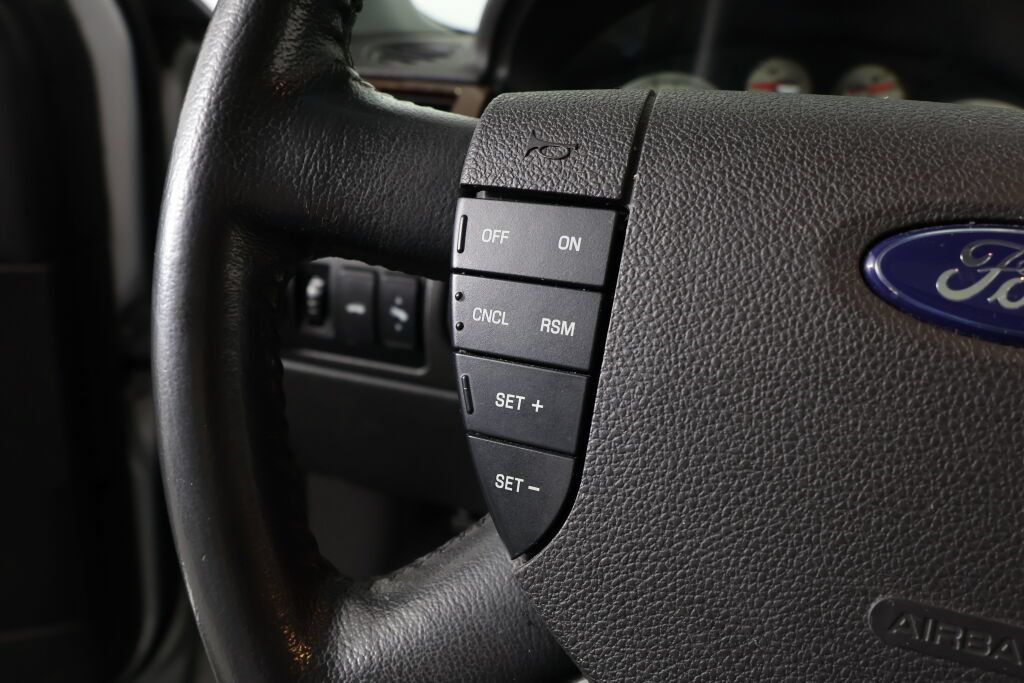 Used 2005 Ford Five Hundred Limited AWD/4WD image 33
