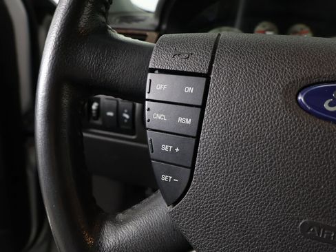 Used 2005 Ford Five Hundred Limited image 33