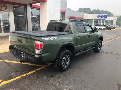 Used 2021 Toyota Tacoma TRD Off-Road AWD/4WD image 4
