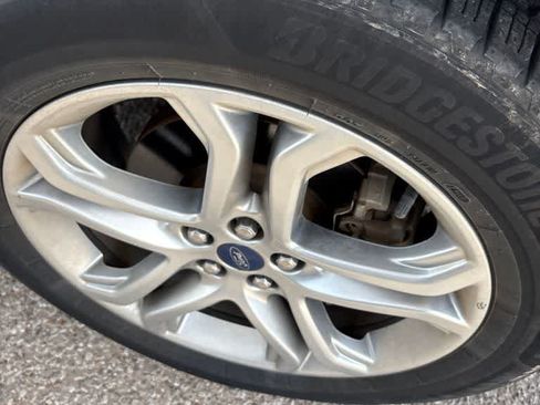 Used 2018 Ford Edge Titanium w/ Technology Package FWD image 3