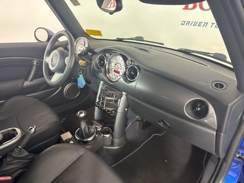 Used 2006 MINI Cooper Convertible image 17