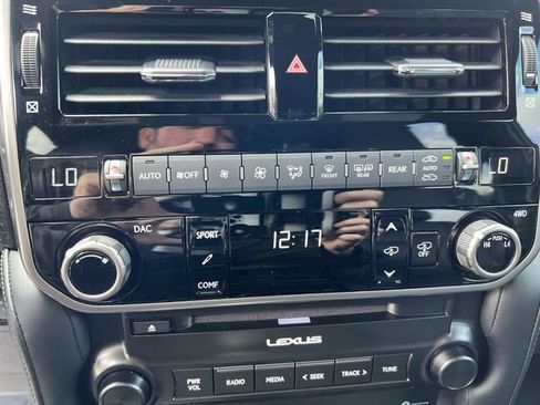 Certified 2023 Lexus GX 460 Luxury w/ Sport Design Package AWD/4WD image 17
