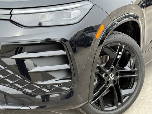 New 2026 Volkswagen Tiguan SE R-Line image 2